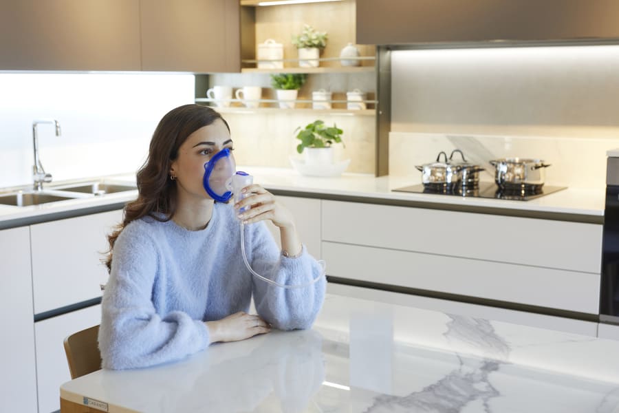Gebruik van vernevelaar met zoutoplossing bij taai slijm, slijmgerelateerde longklachten, benauwdheid en oedeem